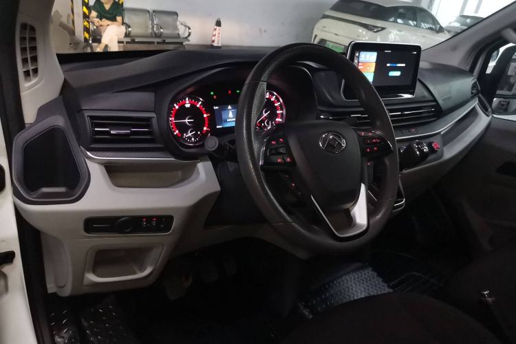 Used SAIC MAXUS Xintu V90 2022 2.0T Manual – Yunjie Front-Wheel-Drive Short Wheelbase Mid-Roof Design with Single Rear Tire 6-Seater Center Console