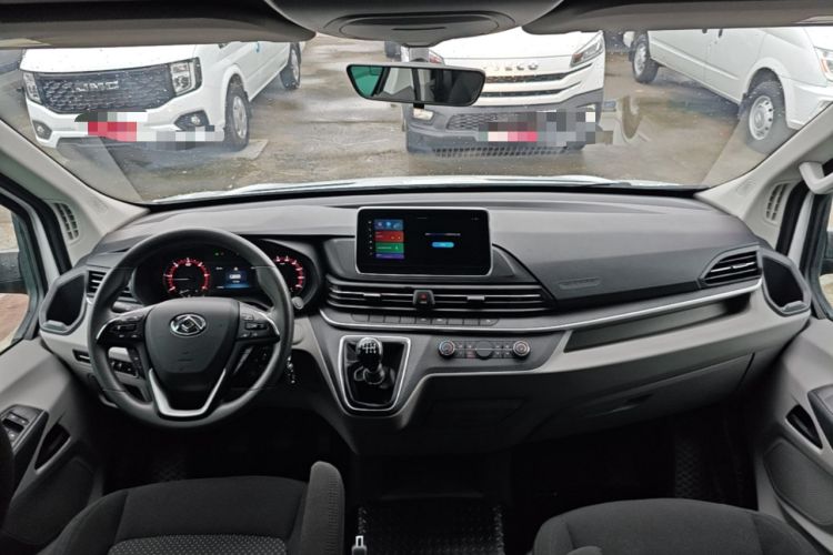Used SAIC MAXUS Xintu V90 2022 2.0T Manual Zhiyun King Rear-Drive Long Wheelbase High-Roof with Single Rear Tire—6/7 Seats Center Console