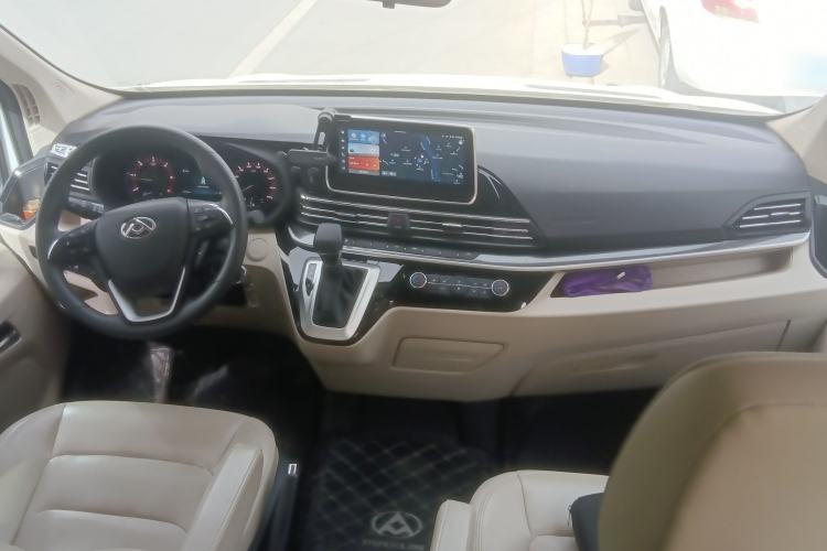 Used SAIC MAXUS Xintu V90 2022 2.0T Automatic ZhiDa Rear-Drive Long Wheelbase High-Roof Design with Single Rear Tire 9-Seater Center Console