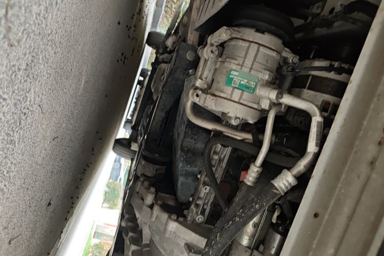 Used SAIC MAXUS Xintu V90 2022 2.0T Manual Zhiyun King Rear-Drive Long Wheelbase High-Roof with Single Rear Tire—6/7 Seats Chassis Front