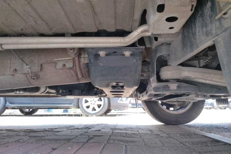 Used SAIC MAXUS Xintu V90 2022 2.0T Automatic ZhiDa Commercial Version Rear-Drive Long Wheelbase High Roof with Single Rear Tire 9-Seater Chassis Front Right