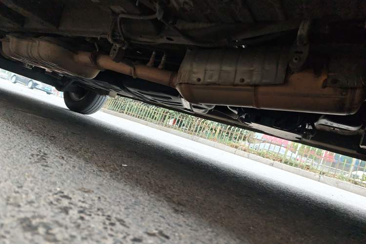 Used SAIC MAXUS Xintu V90 2022 2.0T Automatic Zhiyun King Rear-Drive Long Wheelbase High-Roof Design with Single Rear Tire—6/7 Seater Chassis Front Right