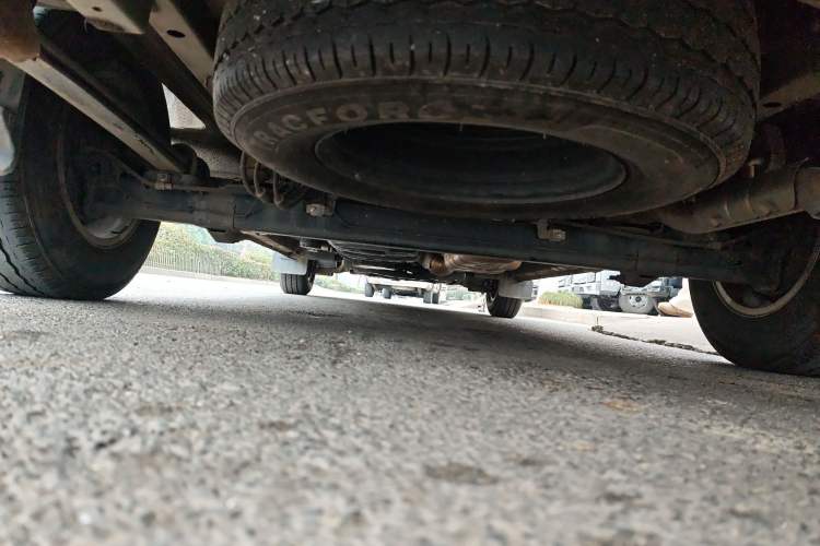 Used SAIC MAXUS Xintu V90 2022 2.0T Automatic Zhiyun King Rear-Drive Long Wheelbase High-Roof Design with Single Rear Tire—6/7 Seater Chassis Rear