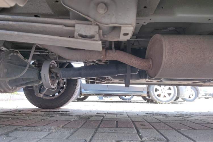 Used SAIC MAXUS Xintu V90 2022 2.0T Automatic ZhiDa Commercial Version Rear-Drive Long Wheelbase High Roof with Single Rear Tire 9-Seater Chassis Rear Right