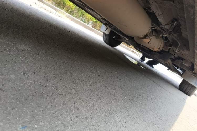 Used SAIC MAXUS Xintu V90 2022 2.0T Manual Zhiyun King Rear-Drive Long Wheelbase High-Roof with Single Rear Tire—6/7 Seats Chassis Rear Right