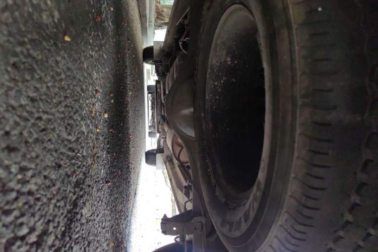 Used SAIC MAXUS Xintu V90 2022 2.0T Manual VAN Rear-Drive Long Wheelbase High Roof Single Rear Tire 3-Seater Chassis Rear