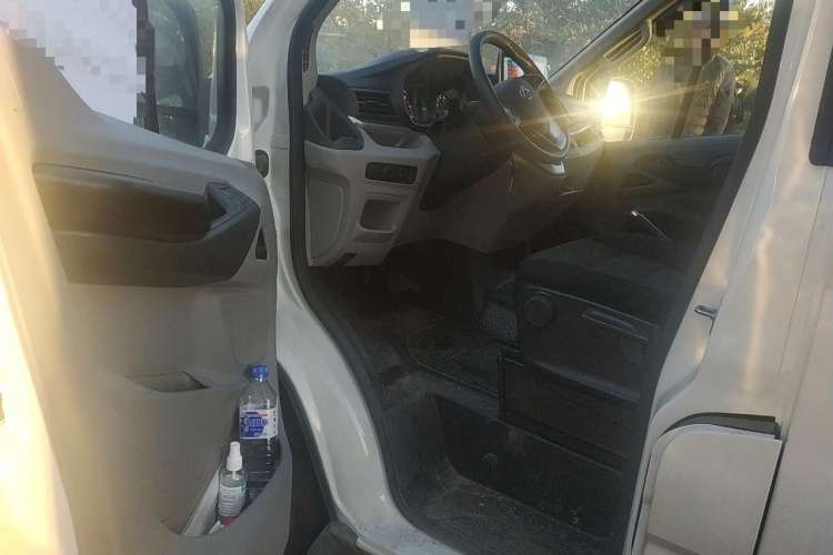 Used SAIC MAXUS Xintu V90 2022 2.0T AMT Yunjie Front-Wheel-Drive Long Wheelbase High-Roof Single-Tire Rear 7-Seater Driver Seat