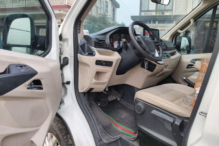 Used SAIC MAXUS Xintu V90 2022 2.0T Automatic ZhiDa Rear-Drive Long Wheelbase High-Roof Design with Single Rear Tire 9-Seater Driver Seat