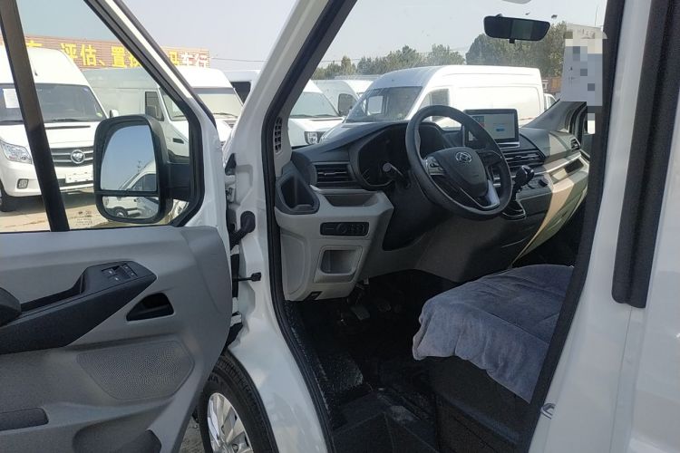 Used SAIC MAXUS Xintu V90 2022 2.0T Manual – Yunjie Front-Wheel-Drive Short Wheelbase Mid-Roof Design with Single Rear Tire 6-Seater Driver Seat