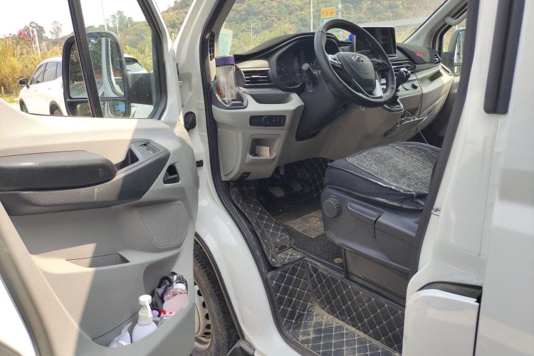 Used SAIC MAXUS Xintu V90 2022 2.0T Manual Zhiyun King Rear-Drive Long Wheelbase High-Roof with Single Rear Tire—6/7 Seats Driver Seat