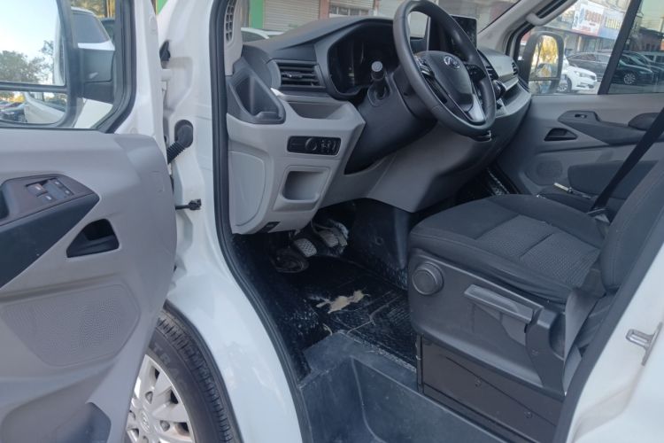 Used SAIC MAXUS Xintu V90 2022 2.0T Manual – Yunjie Front-Wheel-Drive Short Wheelbase Mid-Roof Design with Single Rear Tire 6-Seater Driver Seat