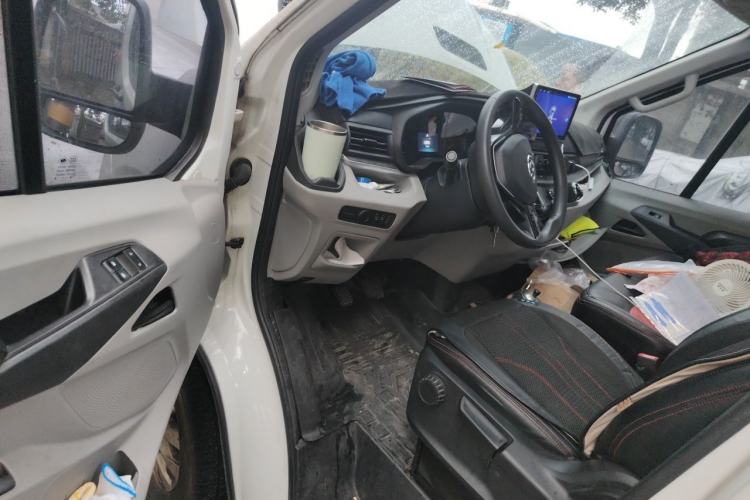 Used SAIC MAXUS Xintu V90 2022 2.0T Manual VAN Rear-Drive Long Wheelbase High Roof Single Rear Tire 3-Seater Driver Seat