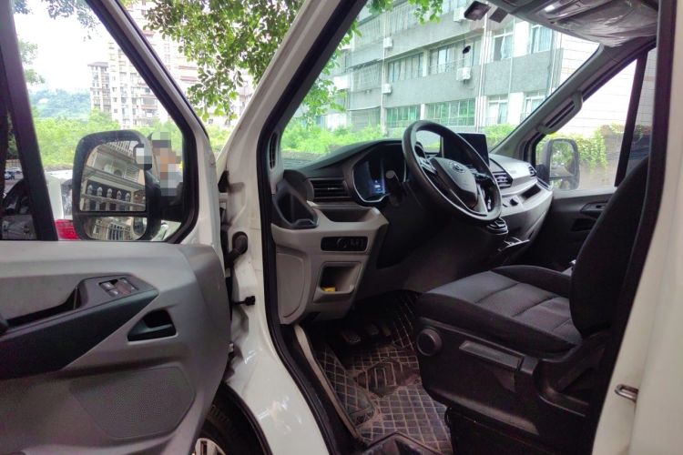 Used SAIC MAXUS Xintu V90 2022 2.0T Manual VAN Rear-Drive Long Wheelbase High Roof Single Rear Tire 3-Seater Driver Seat