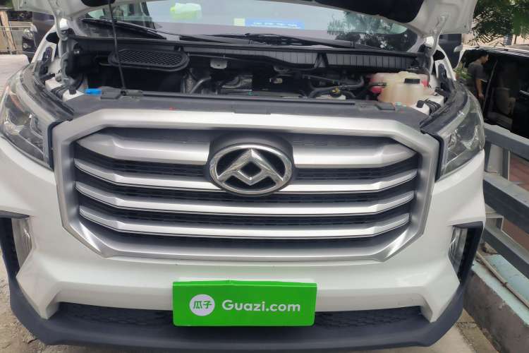 Used SAIC MAXUS Xintu V90 2022 2.0T Manual Zhiyun King Rear-Drive Long Wheelbase High-Roof with Single Rear Tire—6/7 Seats Engine Bay