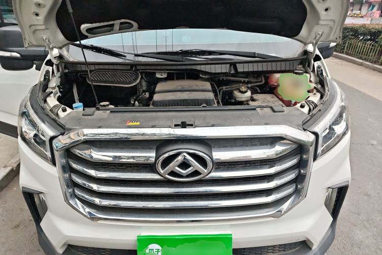 Used SAIC MAXUS Xintu V90 2022 2.0T Automatic Zhiyun King Rear-Drive Long Wheelbase High-Roof Design with Single Rear Tire—6/7 Seater Engine Bay