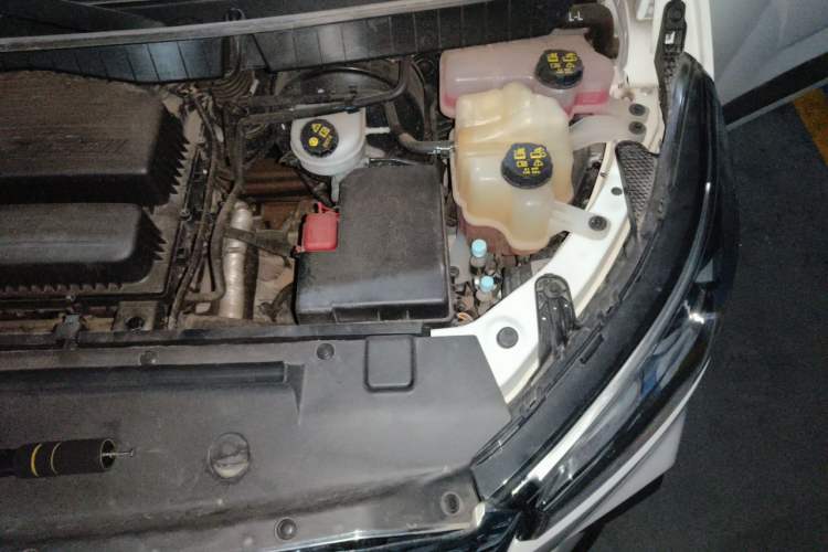 Used SAIC MAXUS Xintu V90  Engine Bay Left