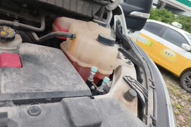 Used SAIC MAXUS Xintu V90  Engine Bay Left