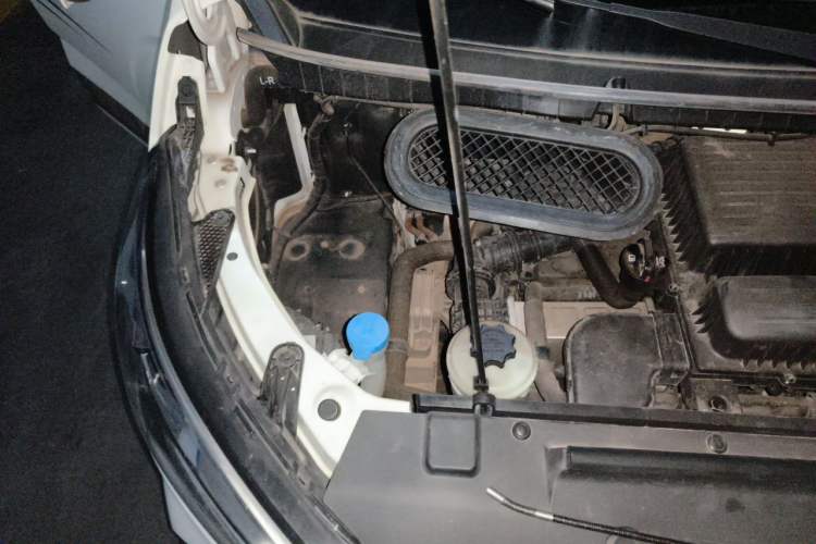 Used SAIC MAXUS Xintu V90  Engine Bay Right