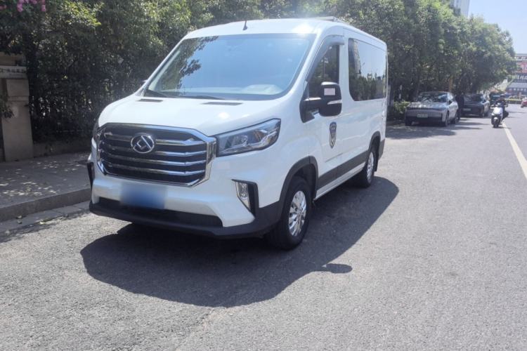 Used SAIC MAXUS Xintu V90 2022 2.0T Manual Zhiyun King Rear-Drive Short Wheelbase Mid-Roof Design with Single Rear Tire and 6 Seats Exterior 1