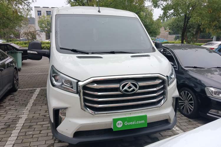 Used SAIC MAXUS Xintu V90 2022 2.0T Manual – Yunjie Front-Wheel-Drive Short Wheelbase Mid-Roof Design with Single Rear Tire 6-Seater Exterior 1