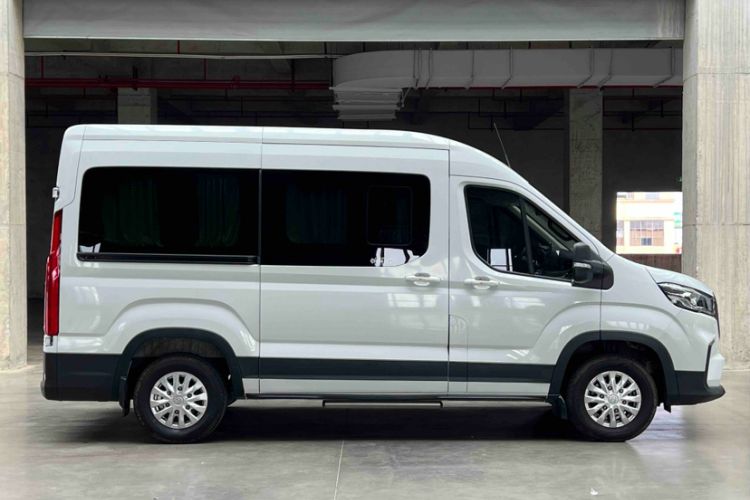 Used SAIC MAXUS Xintu V90 2022 2.0T Automatic ZhiDa Rear-Drive Long Wheelbase High-Roof Design with Single Rear Tire 9-Seater Exterior 2