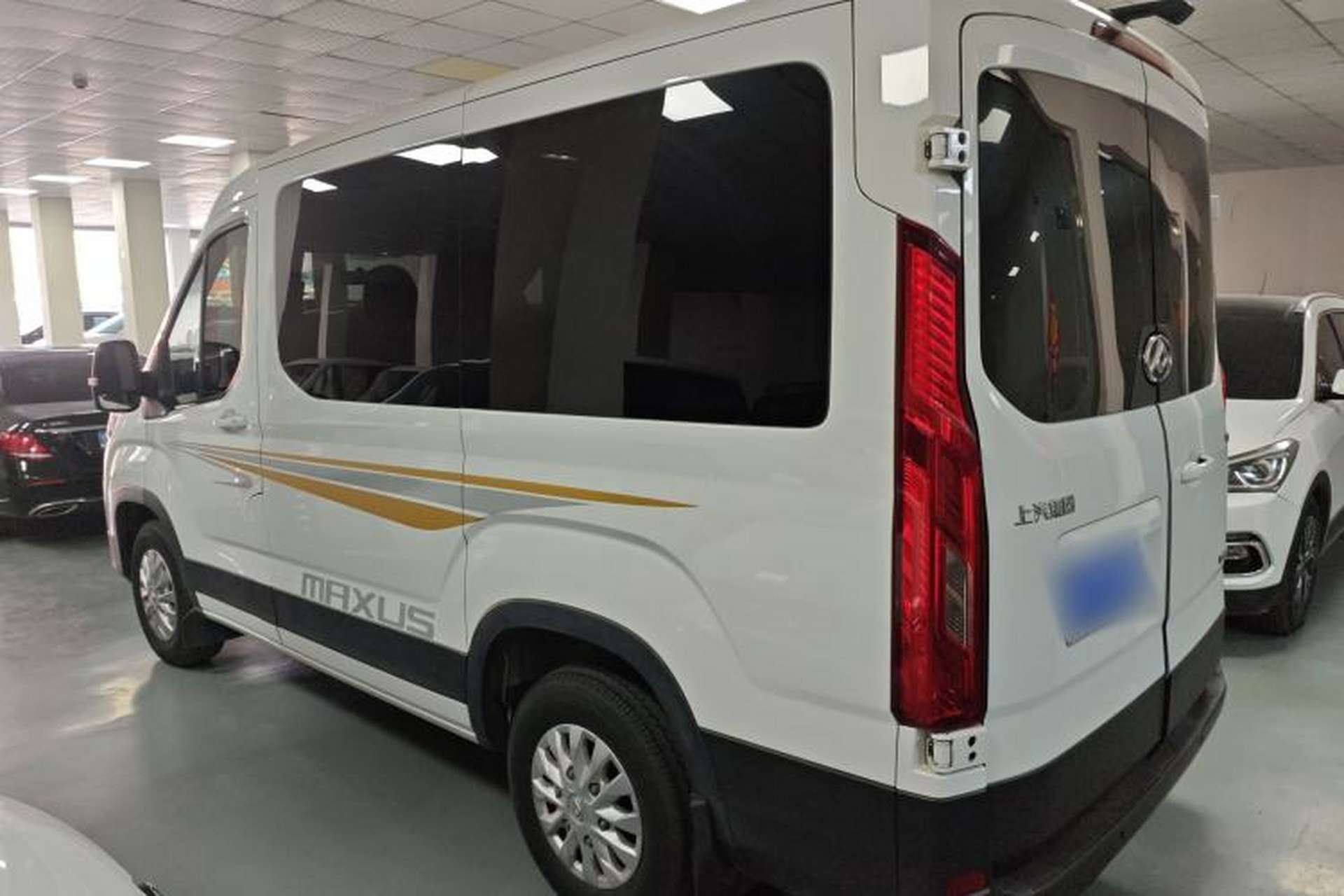 Used SAIC MAXUS Xintu V90 2022 2.0T AMT Yunjie Front-Wheel-Drive Short Wheelbase Mid-Roof Design with Single Rear Tire and 6 Seats Exterior 3