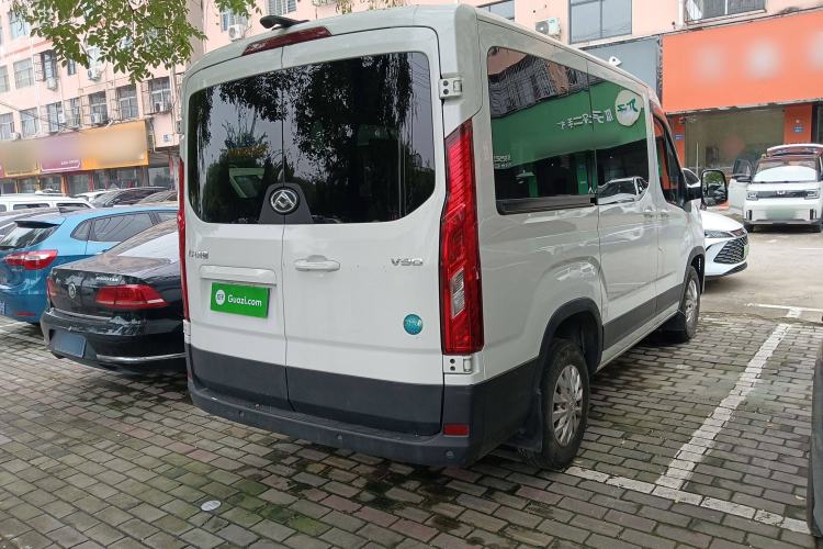 Used SAIC MAXUS Xintu V90 2022 2.0T Manual – Yunjie Front-Wheel-Drive Short Wheelbase Mid-Roof Design with Single Rear Tire 6-Seater Exterior 3