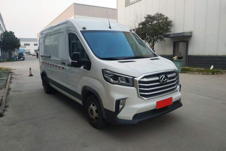 Used SAIC MAXUS Xintu V90 2022 2.0T Manual VAN Rear-Drive Extended Wheelbase High Roof with Dual Rear Tires 3-Seater Exterior 3