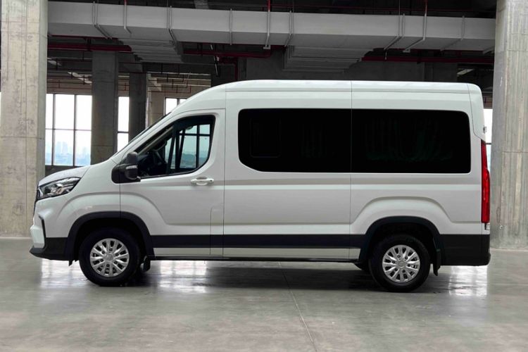 Used SAIC MAXUS Xintu V90 2022 2.0T Automatic ZhiDa Rear-Drive Long Wheelbase High-Roof Design with Single Rear Tire 9-Seater Exterior 3