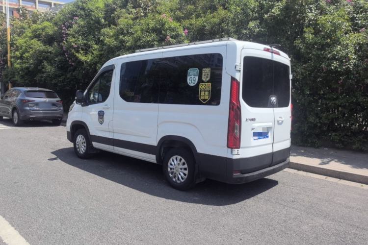 Used SAIC MAXUS Xintu V90 2022 2.0T Manual Zhiyun King Rear-Drive Short Wheelbase Mid-Roof Design with Single Rear Tire and 6 Seats Exterior 4