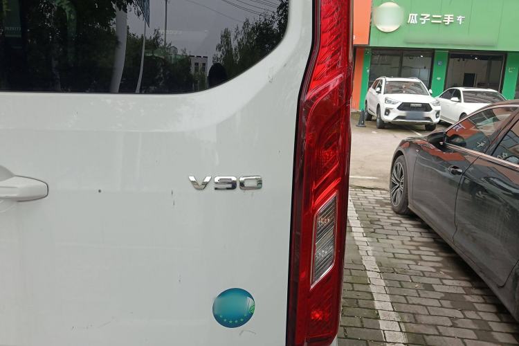 Used SAIC MAXUS Xintu V90 2022 2.0T Manual – Yunjie Front-Wheel-Drive Short Wheelbase Mid-Roof Design with Single Rear Tire 6-Seater Exterior 4