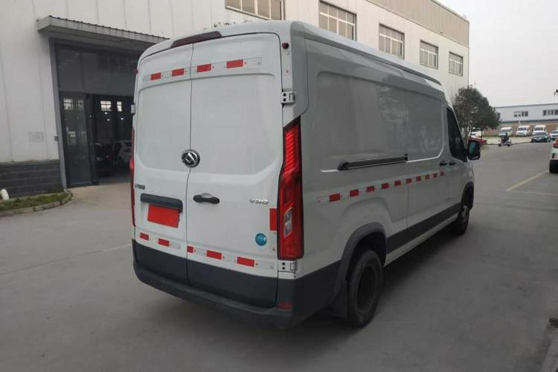 Used SAIC MAXUS Xintu V90 2022 2.0T Manual VAN Rear-Drive Extended Wheelbase High Roof with Dual Rear Tires 3-Seater Exterior 5