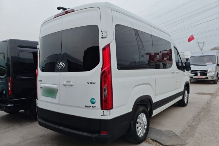 Used SAIC MAXUS Xintu V90 2022 2.0T Automatic Zhiyun King Rear-Drive Long Wheelbase High-Roof Design with Single Rear Tire—6/7 Seater Exterior 5