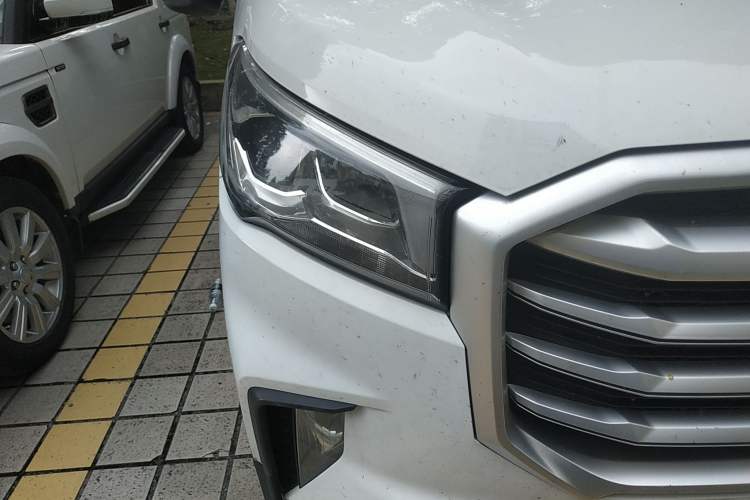Used SAIC MAXUS Xintu V90 2022 2.0T AMT Yunjie Front-Wheel-Drive Long Wheelbase High-Roof Single-Tire Rear 7-Seater Exterior 6