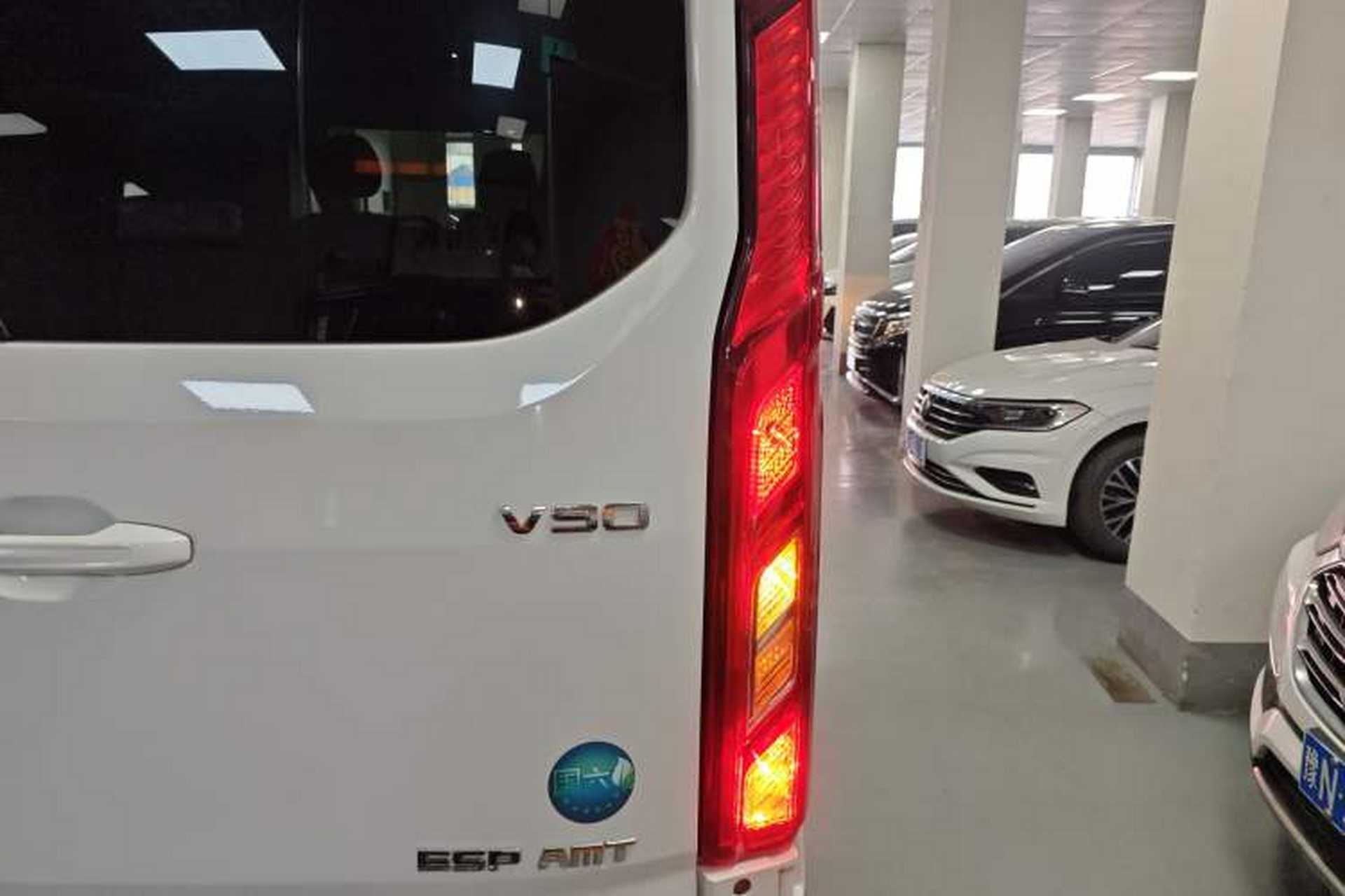 Used SAIC MAXUS Xintu V90 2022 2.0T AMT Yunjie Front-Wheel-Drive Short Wheelbase Mid-Roof Design with Single Rear Tire and 6 Seats Exterior 6