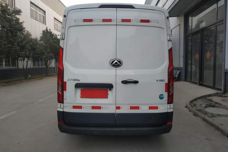 Used SAIC MAXUS Xintu V90 2022 2.0T Manual VAN Rear-Drive Extended Wheelbase High Roof with Dual Rear Tires 3-Seater Exterior 6