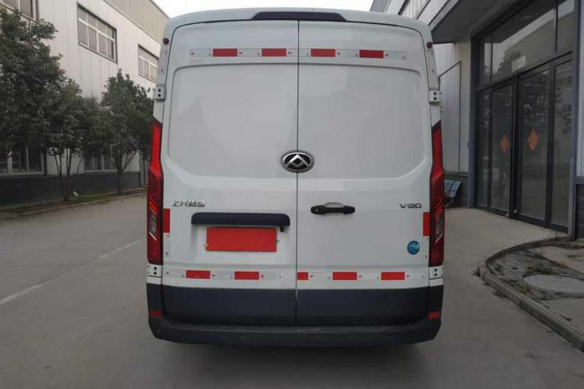 Used SAIC MAXUS Xintu V90 2022 2.0T Manual VAN Rear-Drive Extended Wheelbase High Roof with Dual Rear Tires 3-Seater Exterior 6
