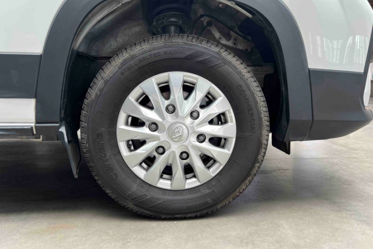 Used SAIC MAXUS Xintu V90 2022 2.0T Automatic ZhiDa Rear-Drive Long Wheelbase High-Roof Design with Single Rear Tire 9-Seater Exterior 6