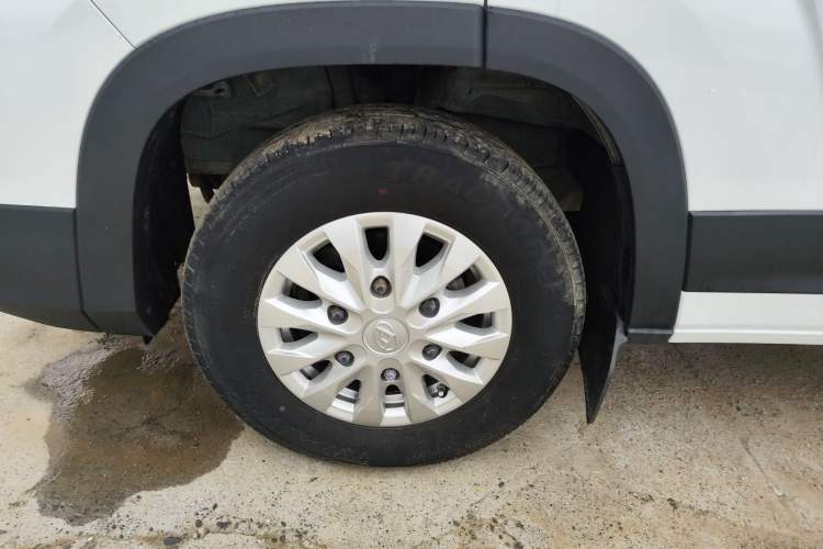 Used SAIC MAXUS Xintu V90 2022 2.0T AMT Yunjie Front-Wheel-Drive Long Wheelbase High-Roof Single-Tire Rear 7-Seater Exterior 7