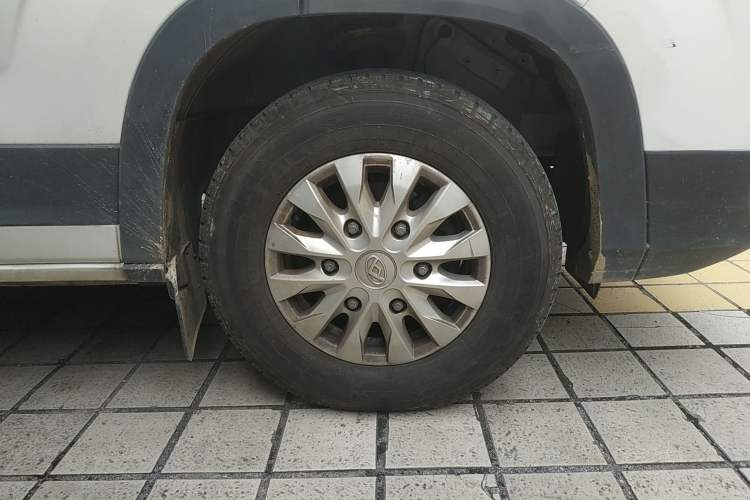 Used SAIC MAXUS Xintu V90 2022 2.0T AMT Yunjie Front-Wheel-Drive Long Wheelbase High-Roof Single-Tire Rear 7-Seater Exterior 7