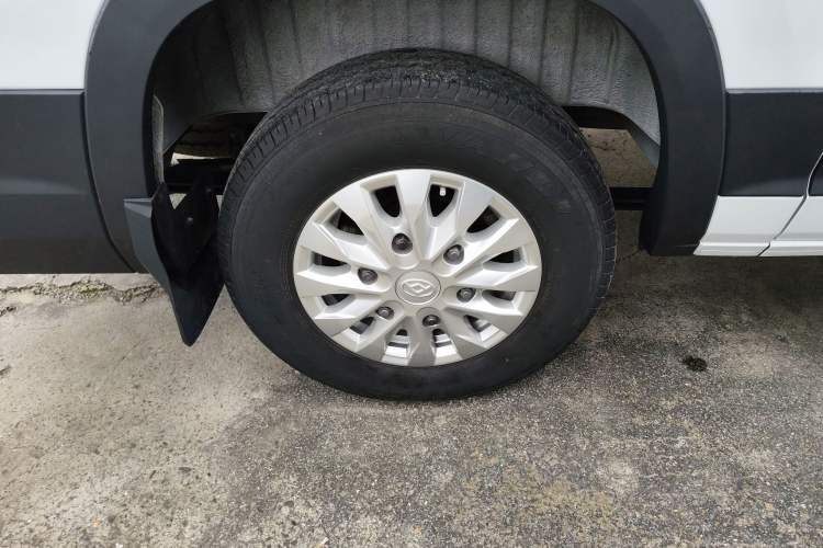 Used SAIC MAXUS Xintu V90 2022 2.0T AMT Yunjie Front-Wheel-Drive Long Wheelbase High-Roof Single-Tire Rear 7-Seater Exterior 8