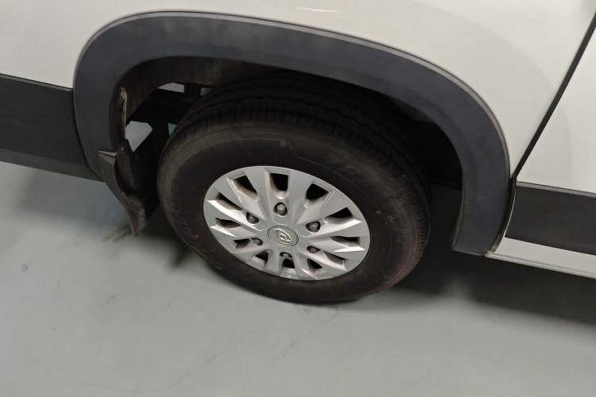 Used SAIC MAXUS Xintu V90 2022 2.0T AMT Yunjie Front-Wheel-Drive Short Wheelbase Mid-Roof Design with Single Rear Tire and 6 Seats Exterior 8