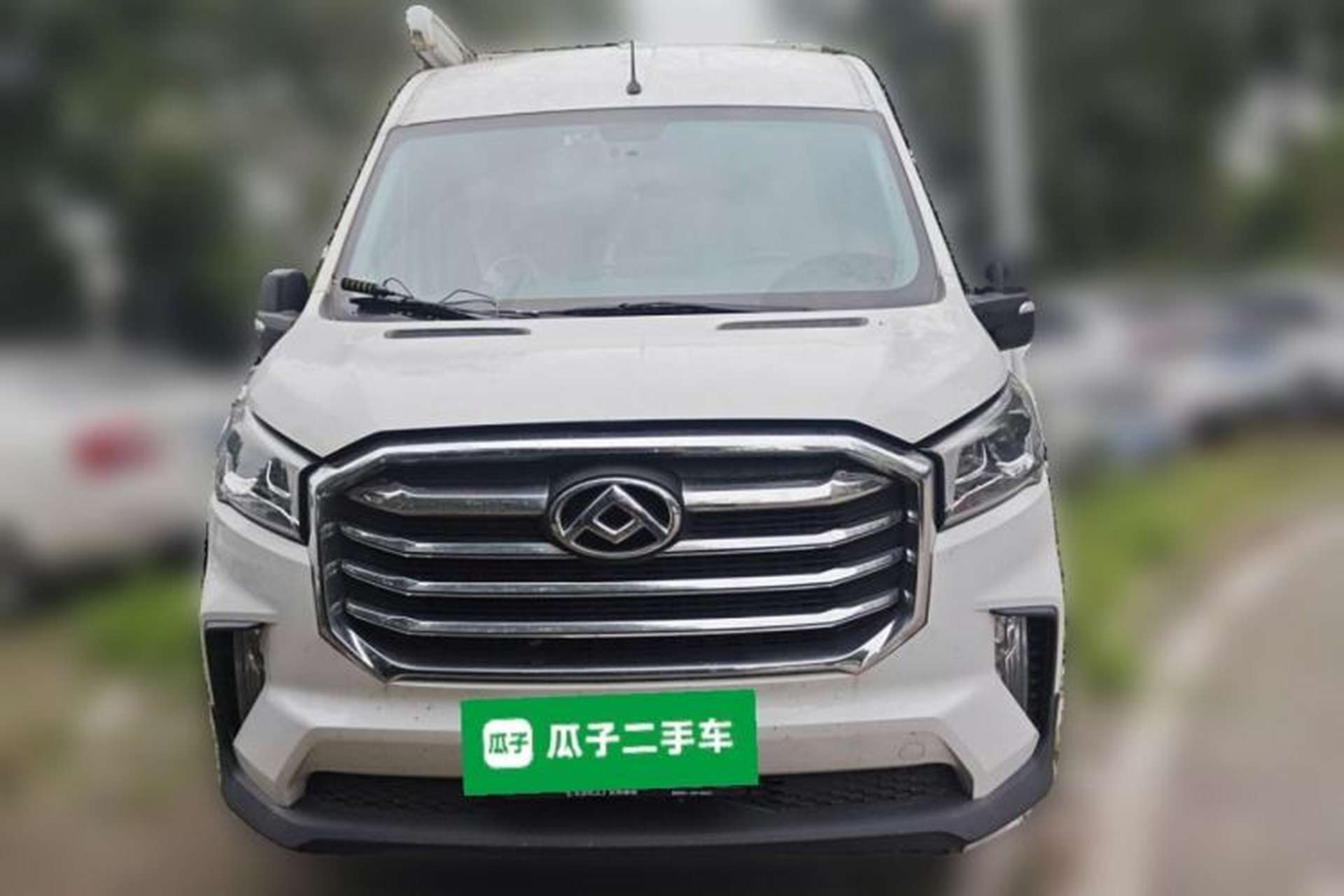 Used SAIC MAXUS Xintu V90 2022 2.0T Automatic Zhiyun King Rear-Drive Long Wheelbase High-Roof Design with Single Rear Tire—6/7 Seater Front