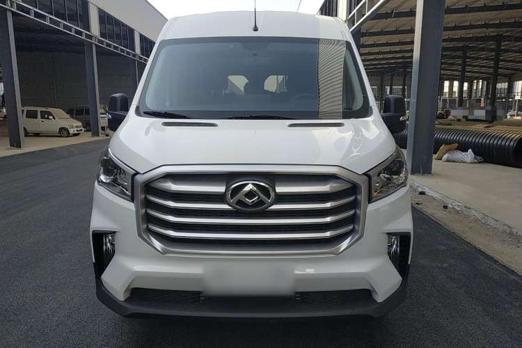 Used SAIC MAXUS Xintu V90 2022 2.0T Manual Zhiyun King Rear-Drive Long Wheelbase High-Roof with Single Rear Tire—6/7 Seats Front