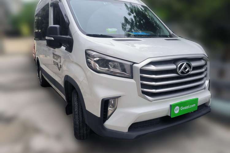 Used SAIC MAXUS Xintu V90 2022 2.0T Manual Zhiyun King Rear-Drive Long Wheelbase High-Roof with Single Rear Tire—6/7 Seats Front Right 45 Deg