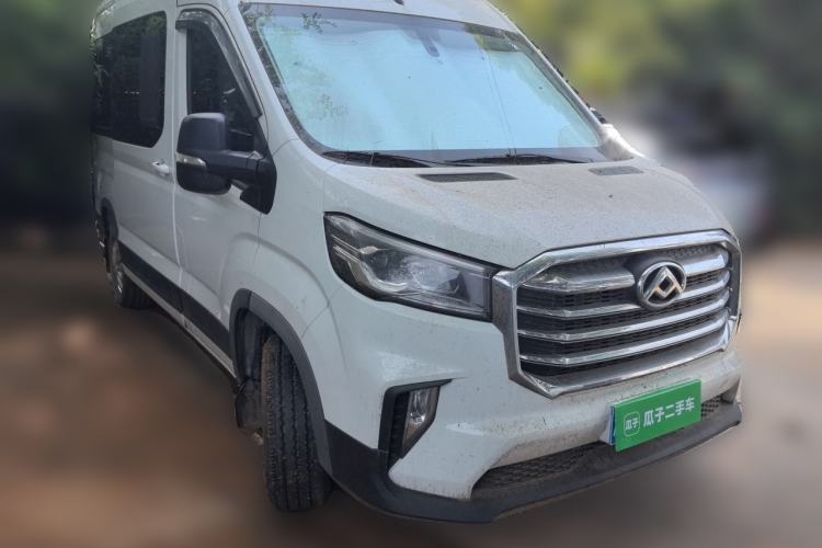 Used SAIC MAXUS Xintu V90 2022 2.0T Automatic Zhiyun King Rear-Drive Long Wheelbase High-Roof Design with Single Rear Tire—6/7 Seater Front Right 45 Deg