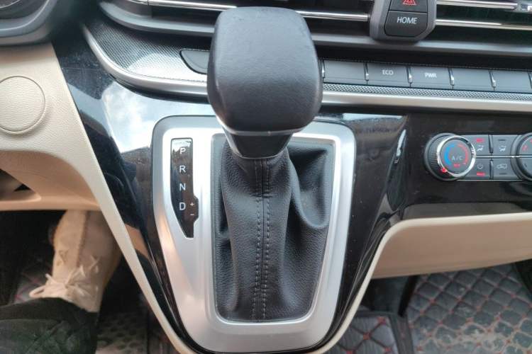 Used SAIC MAXUS Xintu V90 2022 2.0T Automatic ZhiDa Commercial Version Rear-Drive Long Wheelbase High Roof with Single Rear Tire 9-Seater Gear Lever