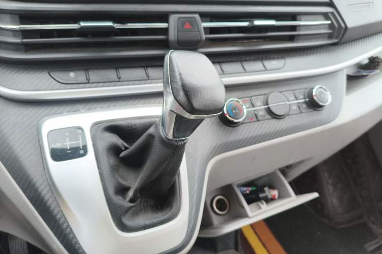 Used SAIC MAXUS Xintu V90  Gear Lever