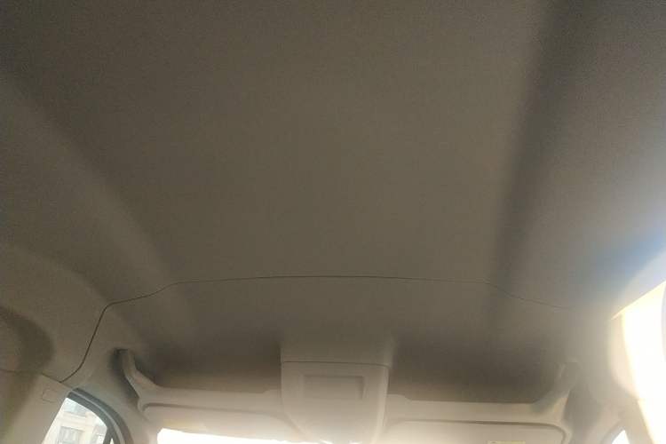 Used SAIC MAXUS Xintu V90 2022 2.0T AMT Yunjie Front-Wheel-Drive Long Wheelbase High-Roof Single-Tire Rear 7-Seater Headliner