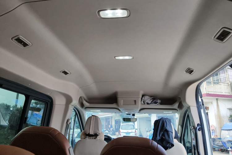 Used SAIC MAXUS Xintu V90 2022 2.0T Automatic ZhiDa Rear-Drive Long Wheelbase High-Roof Design with Single Rear Tire 9-Seater Headliner